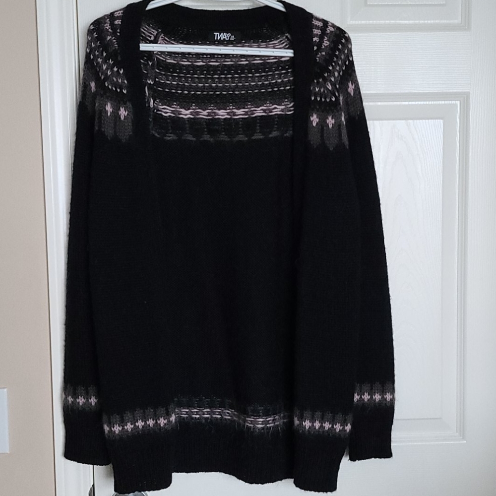 **3 FOR $25** TNA sweater